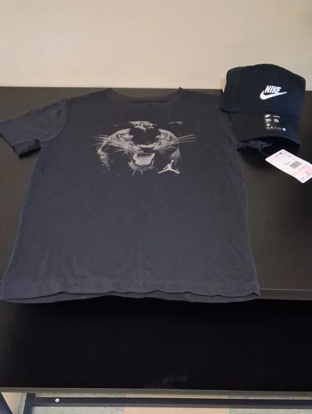 Jordan Black Short-Sleeve Tee with Panther Graphic/WITH NIKE CAP